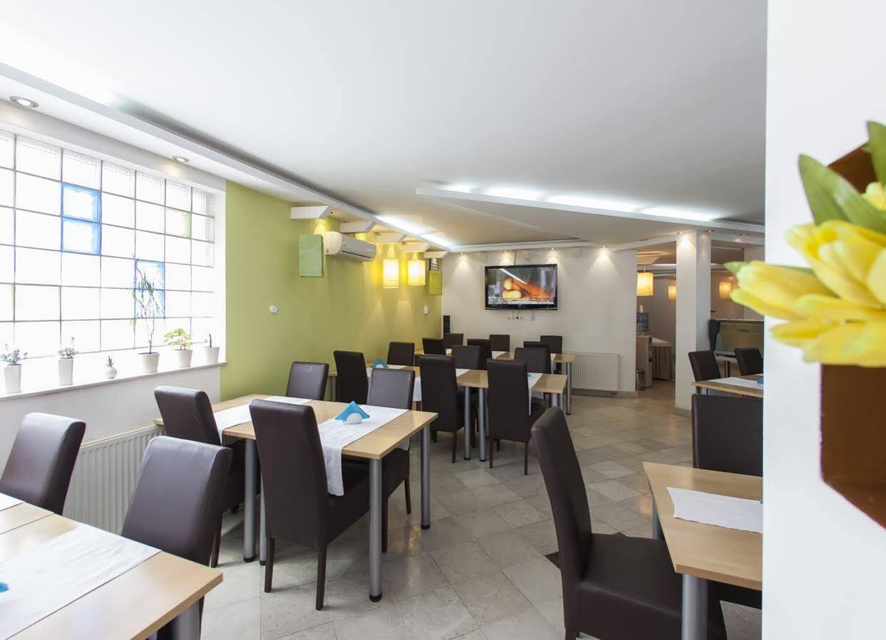 Hostel Hayat Сараево Экстерьер фото